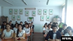 Тәжікстанда "соңғы қоңырау" күні басқа күннен ерекшеленбейді.