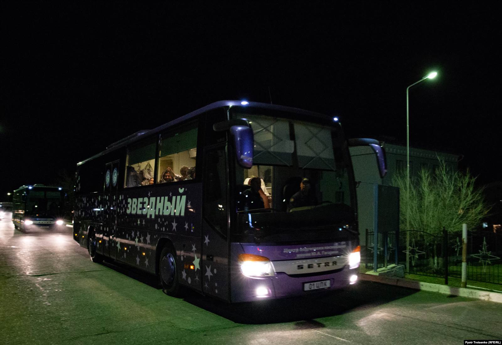 Ғарышкерлер мінген автобус. Байқоңыр, 15 наурыз 2019 жыл.