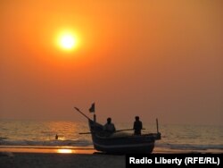 Рыбачья лодка на пляже