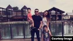 үй-бүлөсү менен