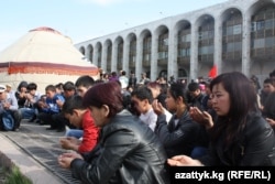 2010-жылы 7-апрелде элдик ыңкылап маалында набыт кеткендерди эскерүү. 07.4.2011.