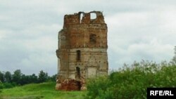 Руіны замку ў Смалянах, 2010 год