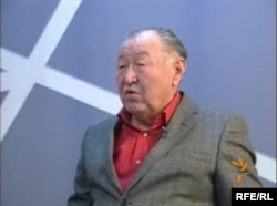 Народный писатель КР Казат Акматов