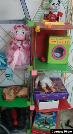 قفسه اسباب‌بازی‌های نگین