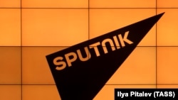Місцеве медіа Minval стверджує, що затримані були «агентами ФСБ» і нібито працювали в «Sputnik Азербайджан» під прикриттям