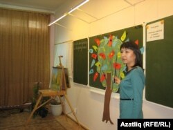 Рус теле укытучысы Эльвира Хуҗәтова