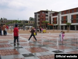 Центральна площа в Дольніх Брещанах (Фото з сайту www.dolnibrezany.cz)