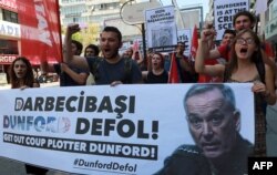 معترضان به دانفورد در ترکیه