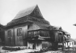 Дерев’яна синагога у селищі Смотрич на Хмельниччині. Знищена під час Другої світової війни. Фото Павла Жолтовського 1930 року. (ІР НБУВ. Фото надане Є. Котляром)