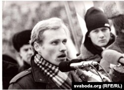 Сяржук Вітушка выступае на мітынгу ў Менску. Талакоўскія часы
