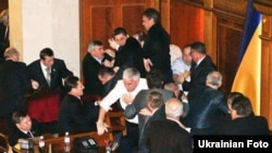 Жакалашуу украин парламенти үчүн мүнөздүү көрүнүш.