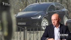 «Схеми» зафіксували, що як і за його попередника до міністерства приїхали автівки тих же бізнесменів з фармацевтичного ринку: Олександра Чумака