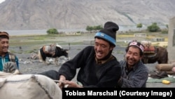 Перед поездкой на Памир. Фото Тобиаса Маршалла. 2018 год.