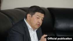 Акылбек Жапаров.