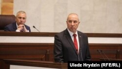 Юры Караеў на пасадзе міністра ўнутраных справаў Беларусі падчас паседжаньня Палаты прадстаўнікоў, Менск, 5 траўня 2020 году 