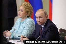Голова Ради федерації РФ Валентина Матвієнко і президент РФ Володимир Путін (архівне фото)