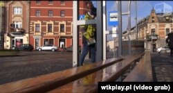 Зупинка, на яку працедавець привіз Оксану