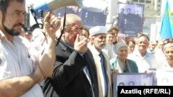 Рифат Чубаров митингта чыгыш ясый