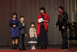 Маркумдун үй-бүлө мүчөлөрү жана А.Өзүбеков М.Эшимкановду эскерүү чарасы маалында. 09.12.2012.