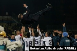 Кыргызстан менен Индиянын футбол боюнча улуттук курама командалары беттешинен соң. Бишкек. 28-март, 2018