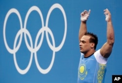 Казахстанский тяжелоатлет Илья Ильин на Олимпийских играх в Лондоне. 2 августа 2012 года.