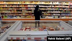 یافته‌های گزارش مرکز آمار نشان می‌دهد که ایران در سال ۱۴۰۲ بیش از گذشته به یک «کشور فقیر» تبدیل شده؛ فقری که حالا در بیشتر شاخص‌ها و داده‌های اقتصادی قابل مشاهده است