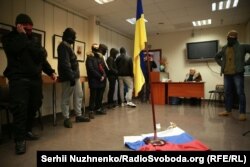 Активісти правих організацій провели акцію в Російському центрі науки та культури у Києві і розмалювали там стіни