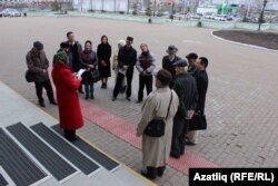 Шагыйрьләр бер-берсенә шигырь укый