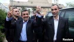 Маҳмуди Аҳмадинажод бо муовини собиқаш Ҳамид Бақоӣ