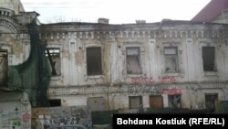 Зруйнована старовинна садиба на Подолі. Київ, 24 березня 2019 р.