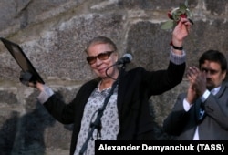 Евгения Тирдатова, получившая главный приз в конкурсной программе "Кинопродукция. Окно в мир" за фильм "Рудольф Нуреев. Остров его мечты", август 2016 года