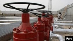 Ирандын Азадегандагы мунай иштетүүчү ишканасы
