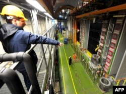 CERN галимнәре нейтрино тизлеген үлчи