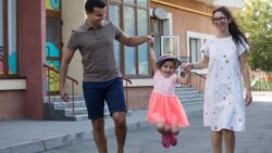 Олена Петровська із сім'єю