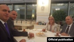 Արմեն Աշոտյանը և Մանե Թանդիլյանը Բաքվում նշում են Հայաստանի անկախության 26-րդ տարեդարձը