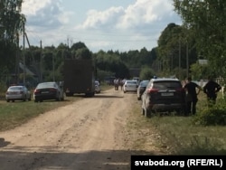 Аўтамабілі сілавікоў падчас спэцапэрацыі