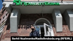 Справу в арбітражі «Приватбанком» розпочав 13 квітня 2015 року через порушення Росією своїх зобов’язань перед банком щодо активів в анексованому Криму