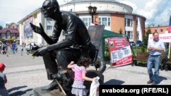 Гайдаю ад такога суседзтва яўна не да сьмеху