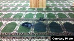 Төнге һөҗүмнән соң мәчет келәме