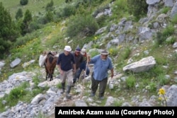 Ак Терек конушунан "Хандын кемерине" баратканда.