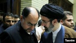 وحید حقانیان در کنار مجتبی خامنه‌ای، سیاسی‌ترین فرزند رهبر جمهوری اسلامی