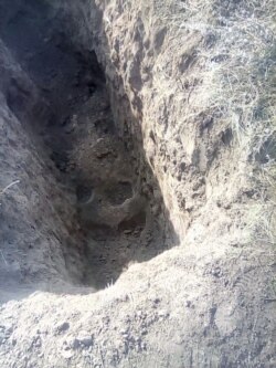 Фото з місця пограбування кургану біля села Григорівка