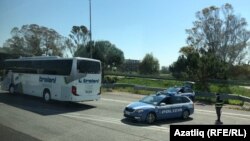Италиядә автобусларны полиция саклап барды
