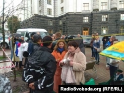 Акция «Party на хате» или «Вечеринка дома» перед Кабинетом министров Украины. Киев, 20 сентября 2017 года