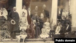 Родина Шептицьких, родинна садиба у Прилбичах