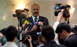 به هنگام ثبت نام در انتخابات ریاست جمهوری ۸۸