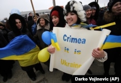 Köplügi ukrainlerden bolan Orsýetiň Ukraina garşy agressiýasyna protestler, Simferopol, 2014-nji ýylyň 10-njy marty