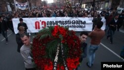 The opposition Armenian National Congress, the New Armenia Public Salvation Front and other opposition forces are holding a march in memory of March 1, 2008 victims