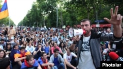 Armenia - Youth activists demonstrate against energy price hikes in Yerevan, 26Jun2015.