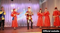 Үзәкнең халык уен кораллары ансамбле